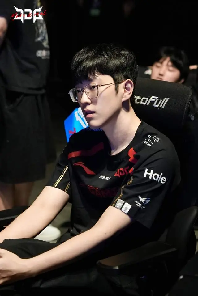 g的游走寻, div, img g的游走寻, div, img